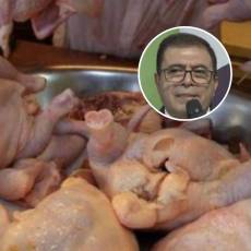 El secretario de Desarrollo Económico, Fredis Cerrato, dudó sobre el precio de la libra de pollo. El funcionario estimó que se pagaban siete lempiras por ese producto.
