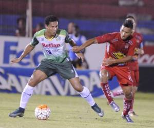Douglas Caetano marcó el primer gol olanchano vía penal.