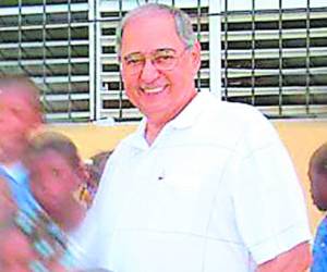 El sacerdote estadounidense Joseph Maurizio Jr. fue enviado a prisión por un juez en EUA, mientras inicia el juicio.