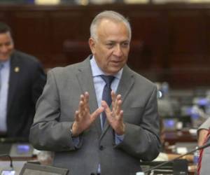 Mauricio Oliva fue reelecto por 67 diputados como presidente del Poder Legislativo.