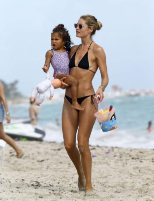 Un 'ángel' se roba las miradas en las playas de Miami