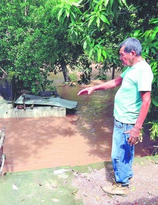 Honduras: Inundados e incomunicados quedan varios departamentos por tormentas