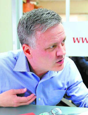 Medios son importantes para impulsar educación financiera