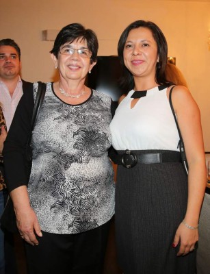 Cena diplomática con aires benéficos