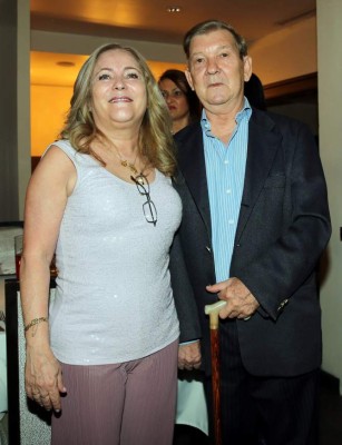 Cena diplomática con aires benéficos