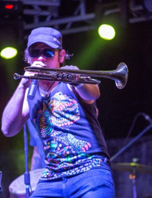 Madame Gruv, una banda hondureña que cautiva con sus ritmos