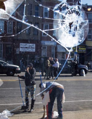 Baltimore vivió una noche de caos