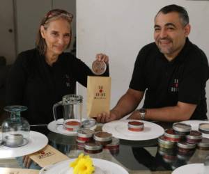 Emprendedores . Aleatorio a su trabajo en el Museo para la Identidad Nacional (MIN), estos emprendedores incursionan en los condimentos gourmet.