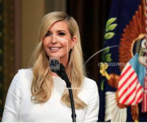 Ivanka se convirtió antes de casarse con su esposo Jared Kushner, quien practica el judaísmo ortodoxo.