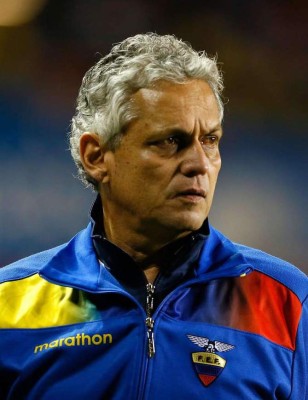 Colombianos y ticos aventajan para dirigir a Honduras