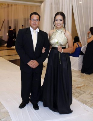 Elegante baile de graduación protagonizado por los seniors de la Hillcrest School