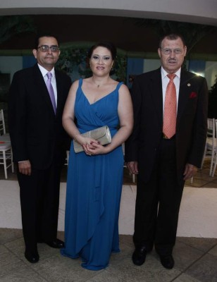 Enamorados, unidos por la fe del Divino Creador