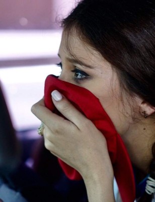 Iroshka Elvir sale afectada por gases lacrimógenos durante marcha de la resistencia