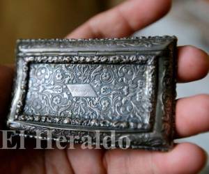 Esta reliquia lleva grabado el nombre del expresidente.