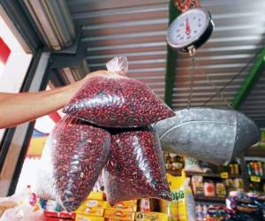 En el interior del país el frijol cuesta entre L 65 y L 70. Foto El Heraldo