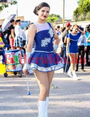 Hermosas palillonas adornan los desfiles patrios 2018 desde tempranas horas