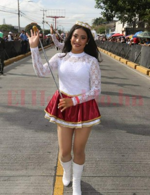 Hermosas palillonas adornan los desfiles patrios 2018 desde tempranas horas