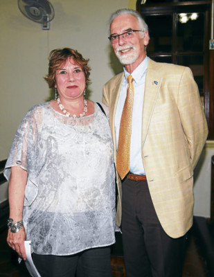 Entregan premio Martin Luther King a rectora de la UNAH