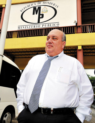 Educación canceló a Roberto Ordóñez