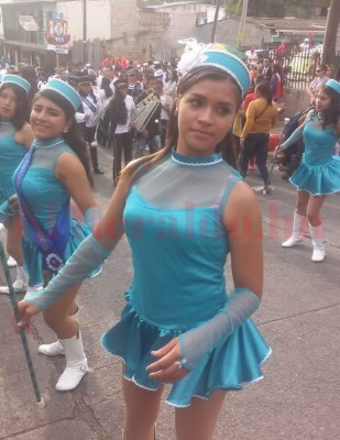 Hermosas palillonas adornan los desfiles patrios 2018 desde tempranas horas