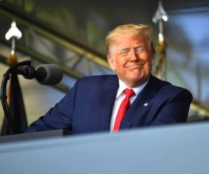 En esta foto de archivo, el presidente de los Estados Unidos, Donald Trump, pronuncia el discurso de apertura en la ceremonia de graduación de la Academia Militar de los Estados Unidos de 2020 en West Point, Nueva York, el 13 de junio de 2020. Foto:AFP