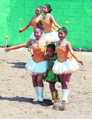 Desafío de hermosas palillonas engalanó la ciudad de Choluteca