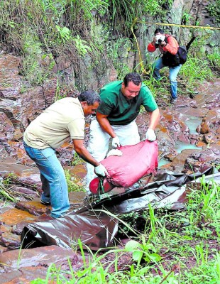 Dentro de saco hallan cadáver