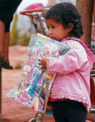 Cambió 300 juguetes por sonrisas