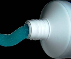 Son muchos los beneficios que te ofrece la pasta de dientes.