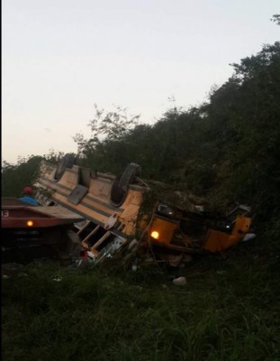 Honduras: Volcamiento de bus en Yoro deja al menos un muerto