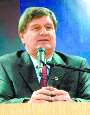 Experto peruano dará conferencia en la capital