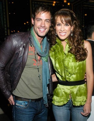 Famosos que se enamoraron tras protagonizar telenovelas y series