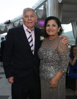 Una romántica celebración nupcial en la terraza