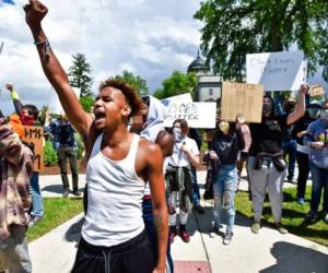La muerte el viernes de Rayshard Brooks, de 27 años, por un disparo de la policía, ocurre en medio de una ola de protestas y disturbios que sacude a Estados Unidos. Foto: AP