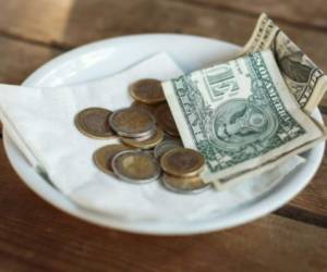 Según el dueño del restaurante cada empleado se repartió 500 dólares de la propina. Foto: Pixabay