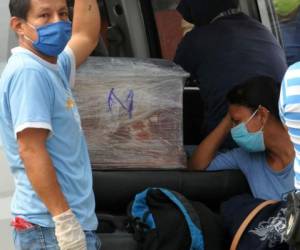 Ecuador, con 17,5 millones de habitantes, es de los más golpeados de Latinoamérica por la covid-19 con encima de 47,000 contagios, entre ellos 3,929 muertos (22 fallecidos por cada 100,000 habitantes). Fotos: AFP.