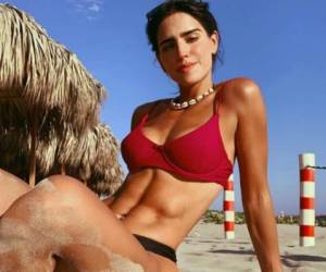 Bárbara de Regil es una actriz mexicana de 32 años, que mantiene un cuerpo atlético gracias a sus estrictas rutinas de ejercicios, las cuales comparte con sus seguidoras en sus redes sociales. Foto: @barbaraderegil