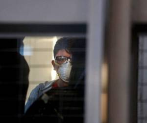Las autoridades sanitarias también están identificando a todos sus contactos para hacer seguimiento. Foto: AP