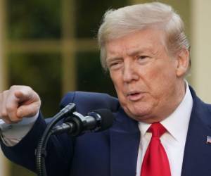 'Noticias falsas, enemigos del pueblo', ha dicho Trump sobre la prensa cuando se publican algunos de sus comentarios polémicos en torno a la pandemia. Foto: AFP