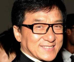 Jackie Chan aseguró estar gozando de buena salud e hizo un llamado a sus seguidores para que tomen sus precauciones ante el virus. Foto: AFP