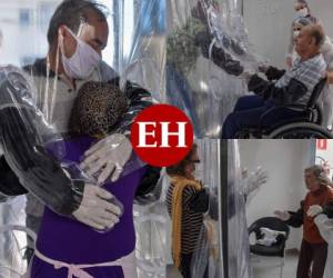 Una 'cortina de abrazos' fue instalada en una casa de retiro la ciudad brasileña de Sao Paulo para permitir a los ancianos abrazar a sus seres queridos a través de una protección plástica, a pesar de la pandemia del covid-19. Fotos: AFP