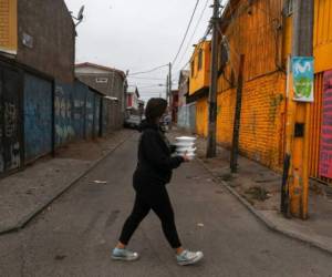 La norma le autoriza a las empresas dejar de pagar el salario a sus trabajadores, que sólo recibirán el 70% de sus ingresos a través del seguro de cesantía, aunque esa cantidad va disminuyendo mensualmente. Foto. AP