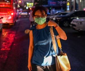 El gobierno tomó nuevas medidas, como el cierre de cines, teatros, centros de ocio y locales nocturnos, entre otros, durante quince días. Foto AFP