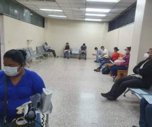 Las autoridades llaman a la población a buscar atención médica al presentar los primeros síntomas. Foto: IHSS