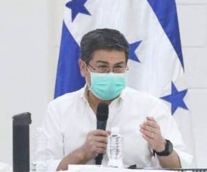 El presidente Juan Orlando Hernández está siendo medicado con el tratamiento MAIZ y ahora también con suministro de oxígeno. Foto: Archivo