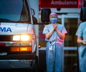 El personal de salud y las instalaciones médicas parecen insuficientes para la cantidad de enfermos que surgen en Francia. Foto: AP