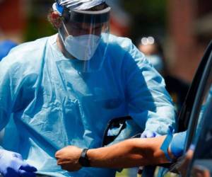 El estudio, que involucró científicos de Italia, España, Dinamarca, Alemania y otras naciones, comparó alrededor de 2,000 pacientes con síntomas graves de covid-19 con varios miles de personas que estaban saludables. Foto: AP