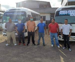 Los transportistas han decidido colaborar con el personal médico como un acto de agradecimiento por su invaluable labor en la emergencia desatada por el Covid-19. Foto: Cortesía