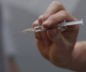 Alemania, Reino Unido y Estados Unidos son algunos de los países que se encuentran desarrollando prototipos de vacunas para el coronavirus. Foto: AFP