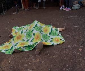 El cuerpo del infortunado hombre quedó tendido sobre el suelo. Foto: Cortesía